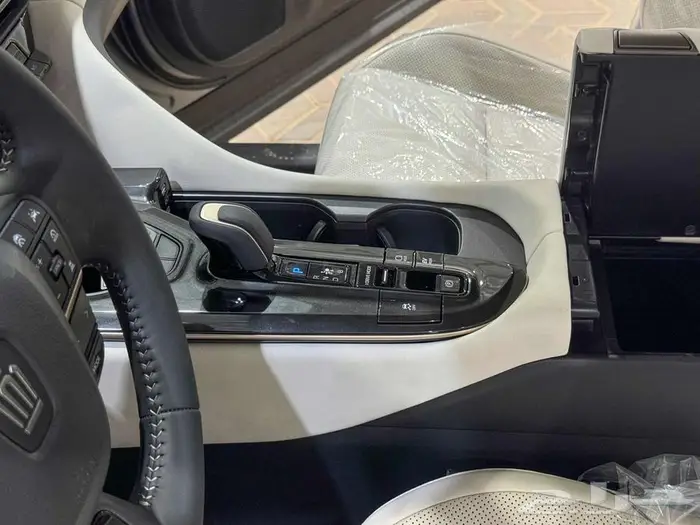 تويوتا كراون برستيج رمادي هايبرد 2026 اقل سعر كاش وبنوك 12