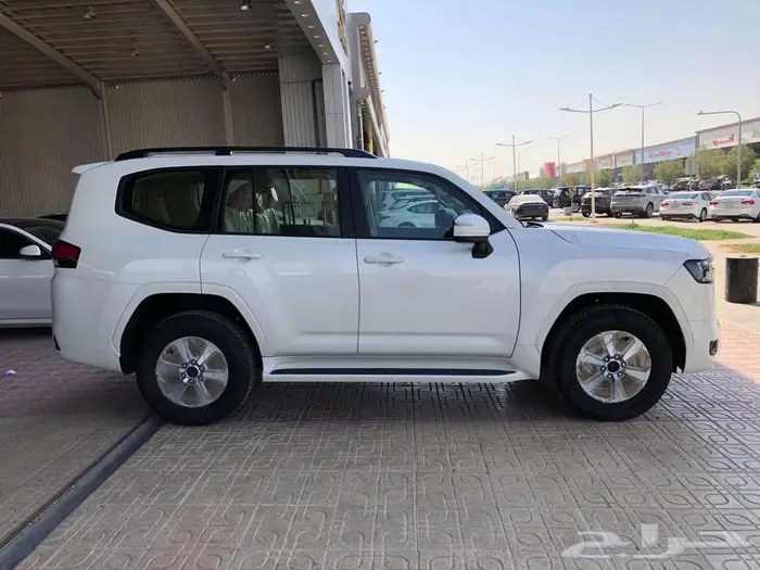 تويوتا لاندكروزر 2025 -L2 بنزين. (- ابيض ) 3