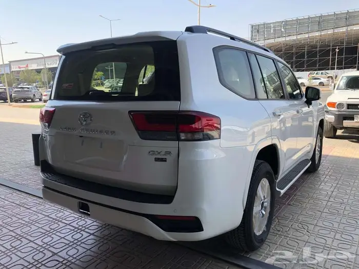 تويوتا لاندكروزر 2025 -L2 بنزين. (- ابيض ) 12