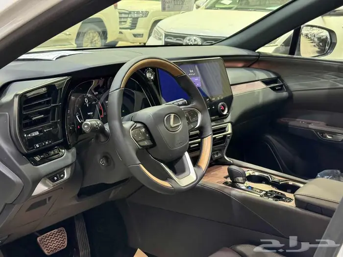 لكزس RX 350 بي بي ابيض بنزين 2025 اقل سعر 14