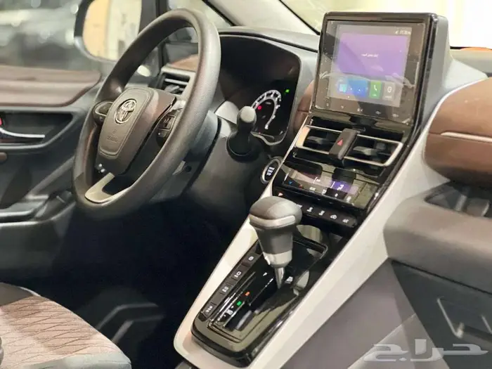 تويوتا انوفا بنزين موديل 2025 30