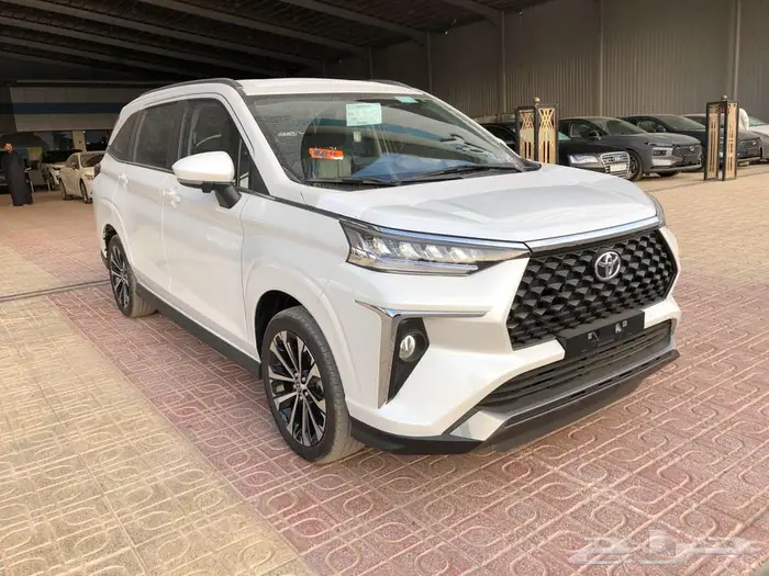 تويوتا فيلوز GLX موديل 2025 1