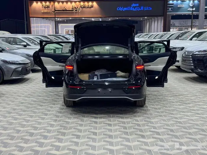 تويوتا كراون بريميوم اسود هايبرد 2026 اقل سعر 32