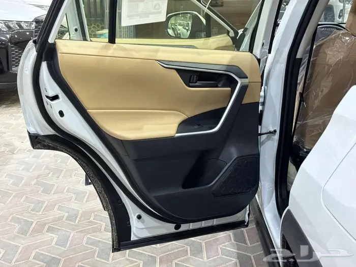 تويوتا راف فور ستاندر دبل ابيض بنزين 2025 اقل سعر كاش وبنوك 10