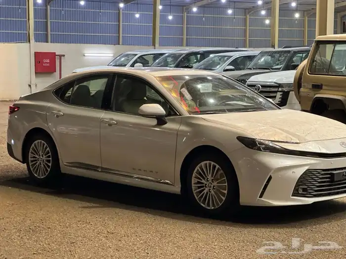تويوتا كامري 2025 LE بنزين ابيض تيتانيوم اسود 119500 10