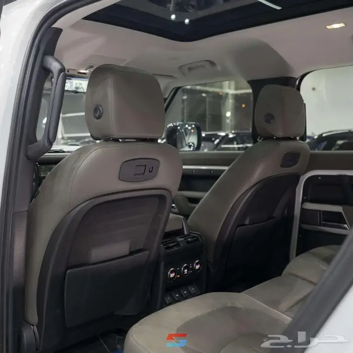 لاند روفر ديفندر 110 SE موديل 2020 9