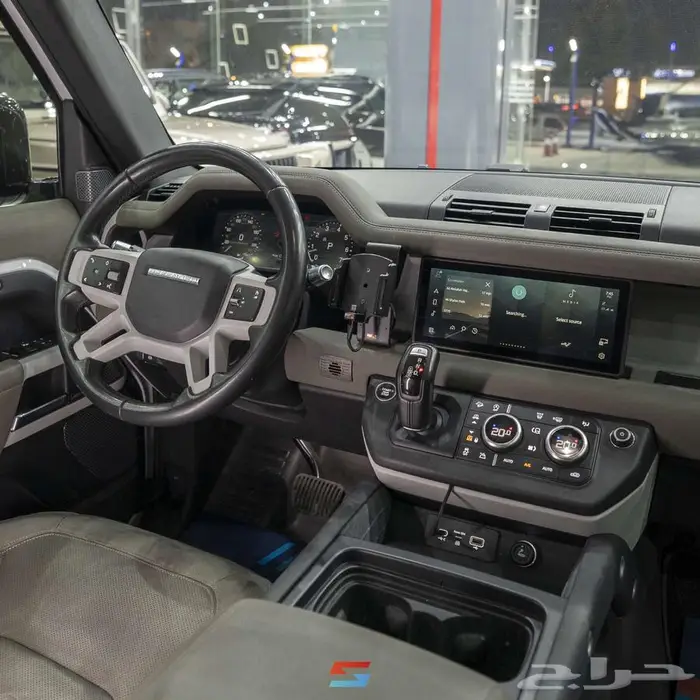 لاند روفر ديفندر 110 SE موديل 2020 12