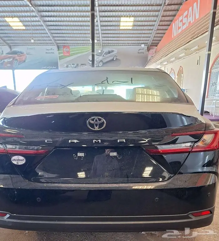 تويوتا كامري E 2025 بنزين اسود 2