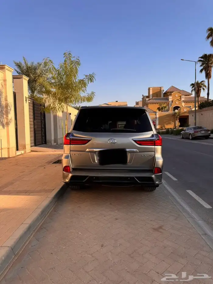 جيب لكزس LX570 فل كامل 2016 3