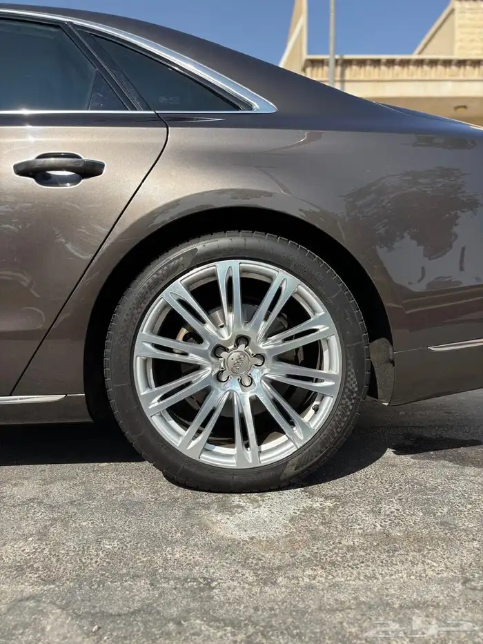 اودي A8 2015 نضيف 6