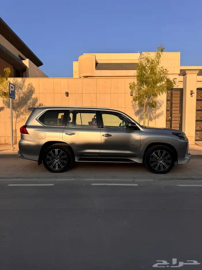 جيب لكزس LX570 فل كامل 2016 2