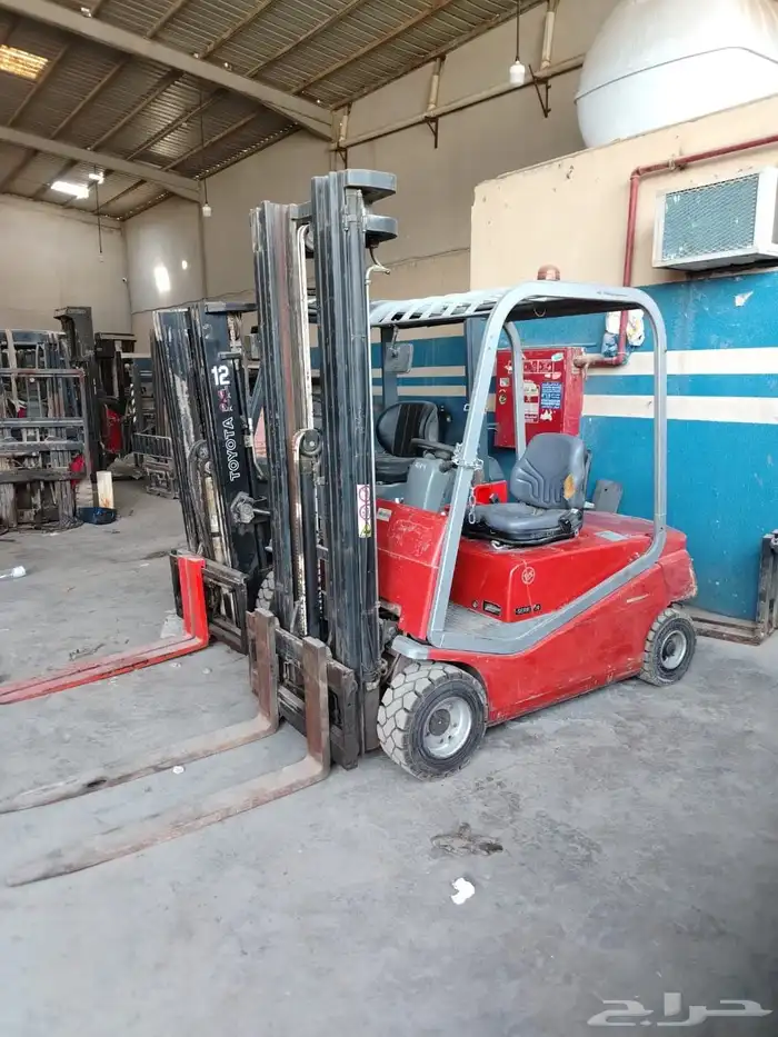 للبيع رافعه شوكيه بي تي BT موديل 2005 0