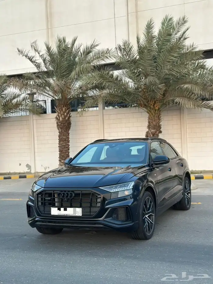 اودي Q8 2023 بلاك ادشن شبه جديد 3