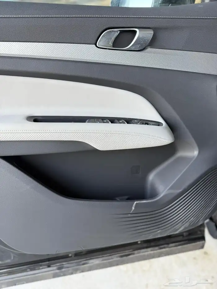 فورد تيرتيوري ترند 2026 رصاصي واسود سعر مميز 3