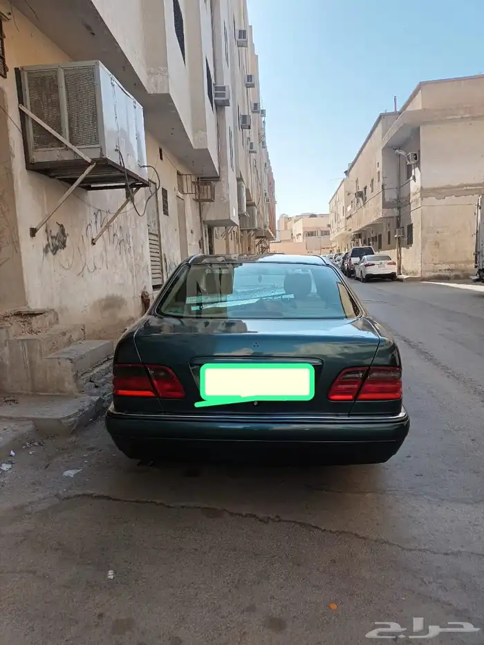 مارسيدس طراز E240 1