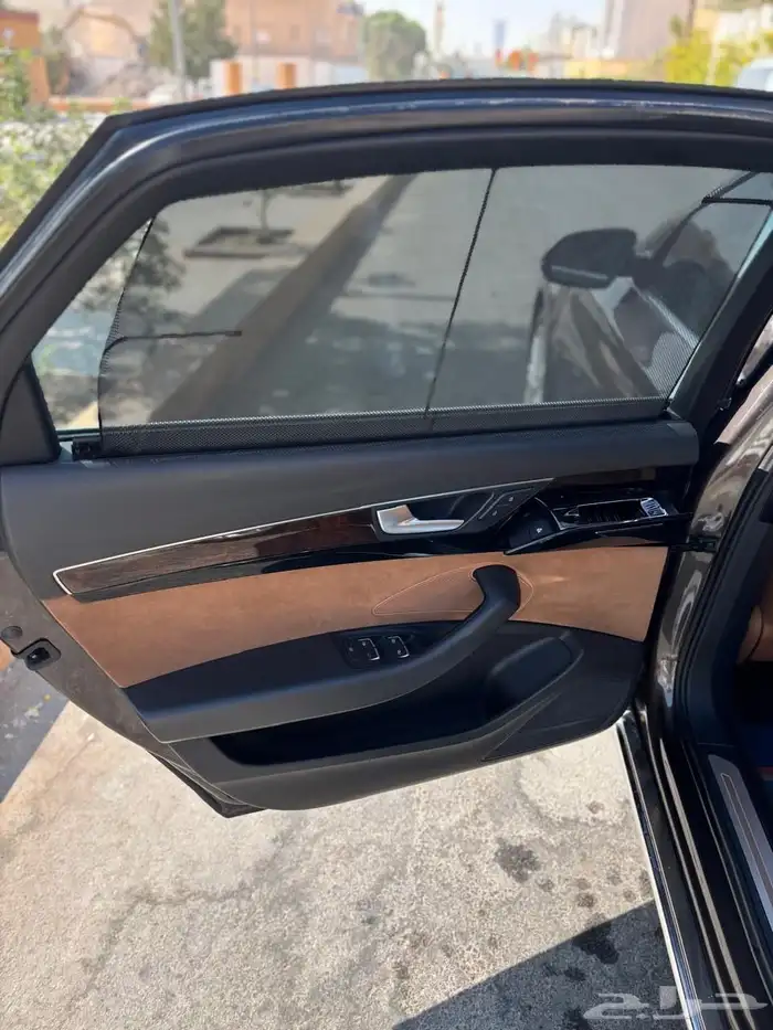 اودي A8 2015 نضيف 12