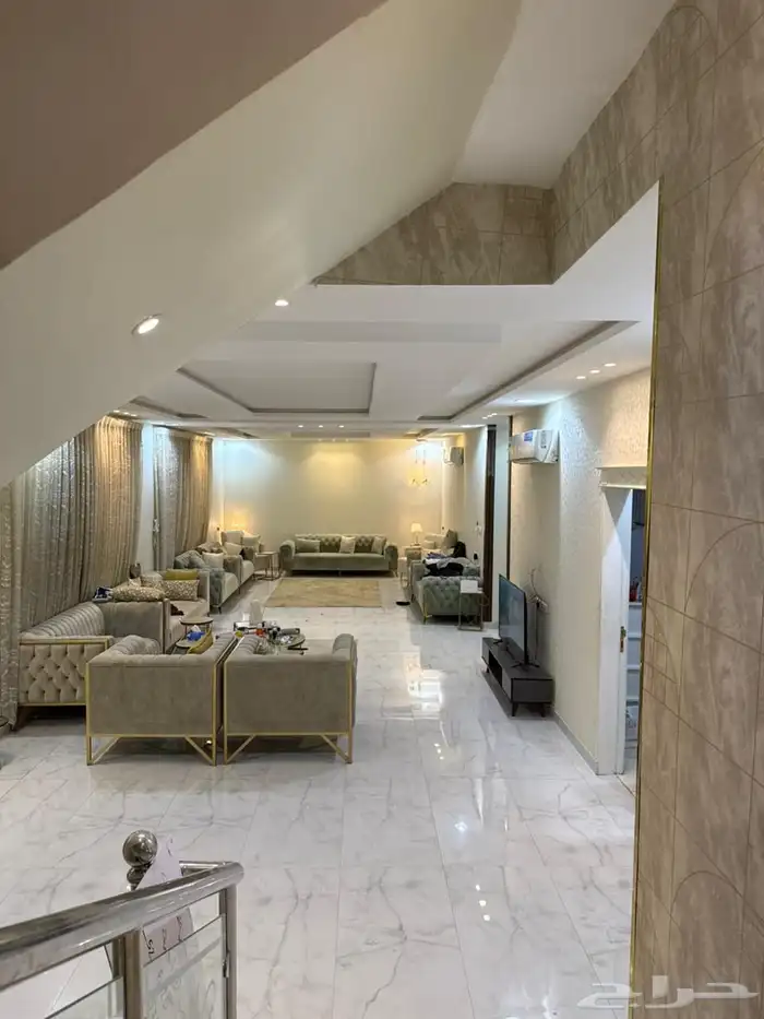 فيلا للإيجار حي القادسية 12