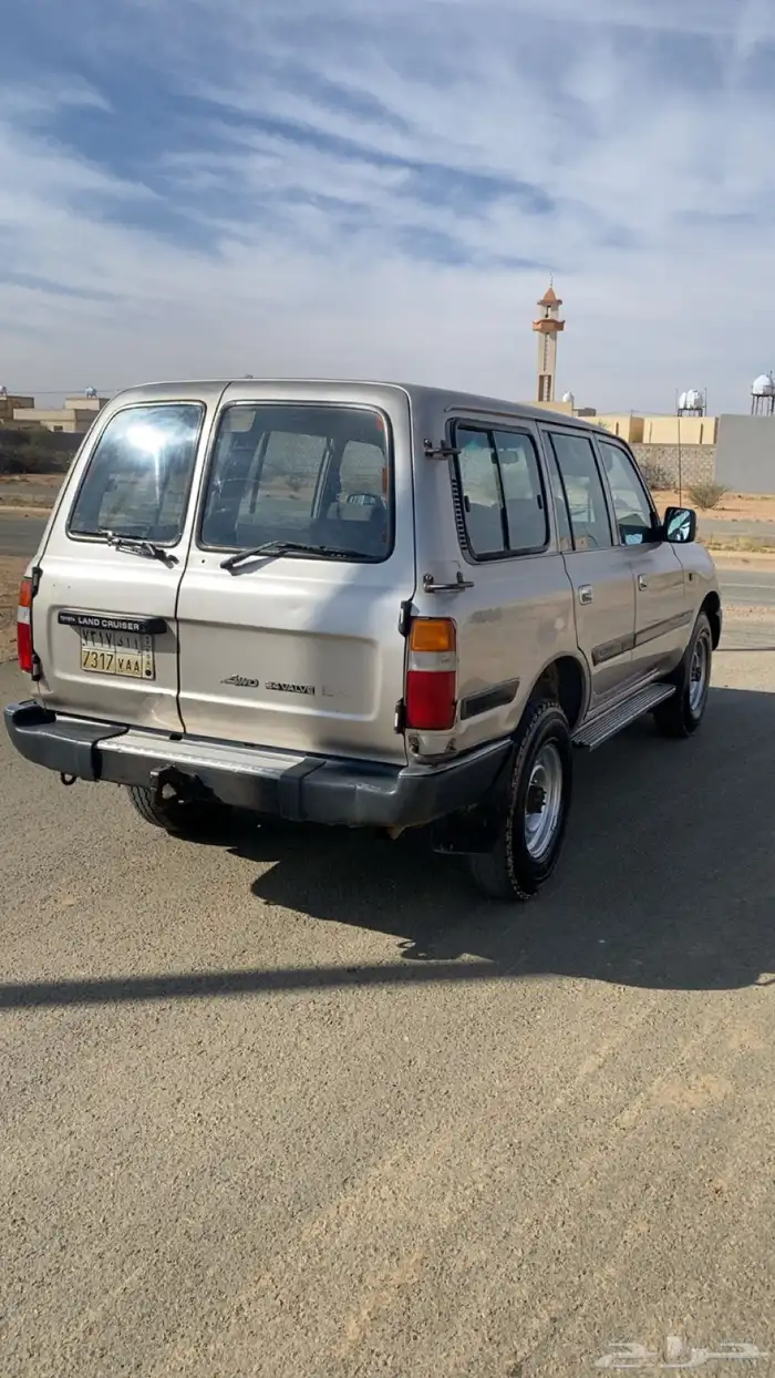 لاندكروزر صالون 94 3