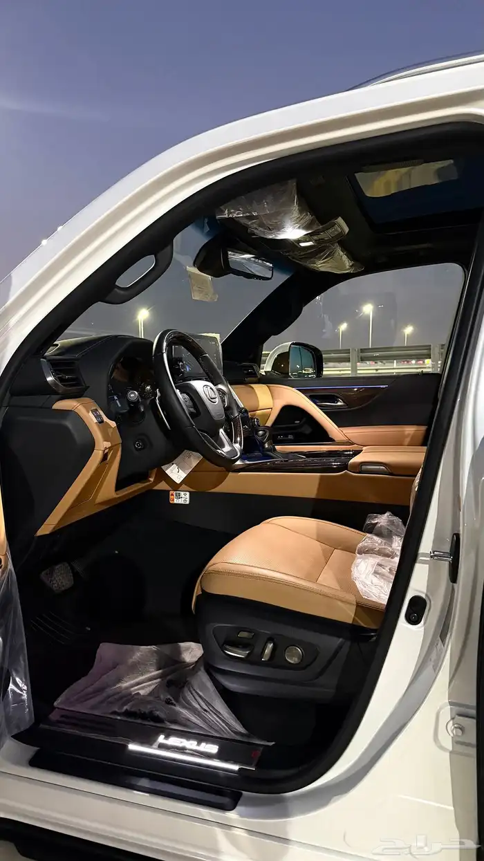 lx 600 جيب لكزس عبداللطيف جميل 14