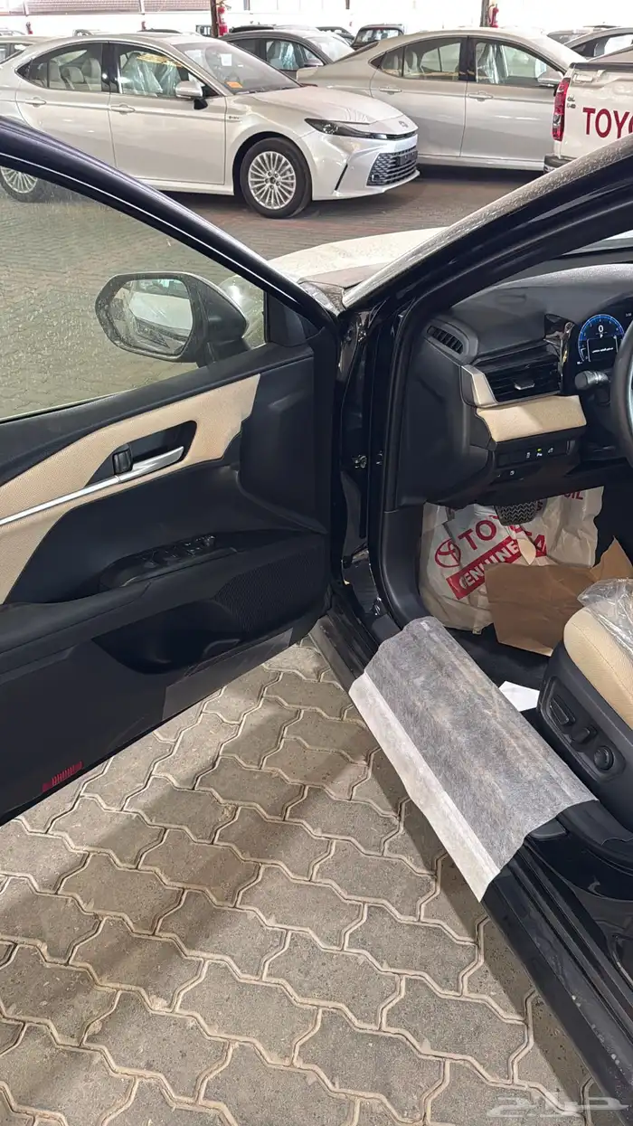 تويوتا كامري E ستاندر بنزين 2025 6