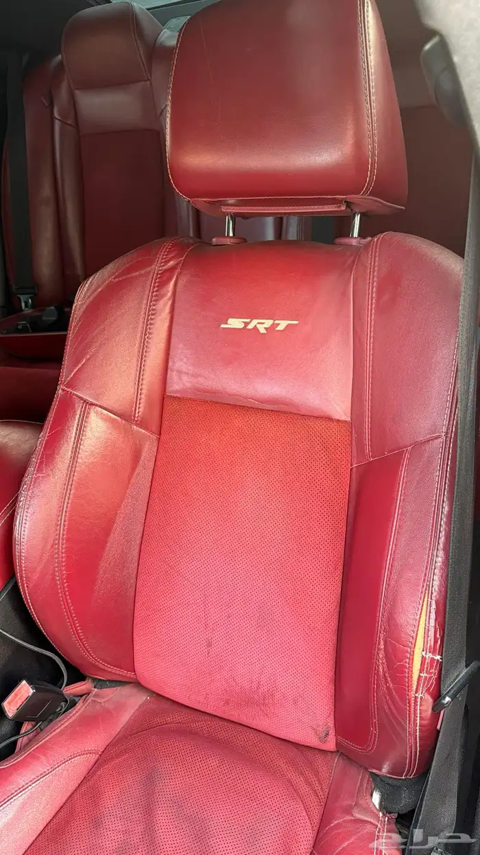 السلام عليكم اعرض لكم مرتبة وتكاية حق كرايسلر SRT 1