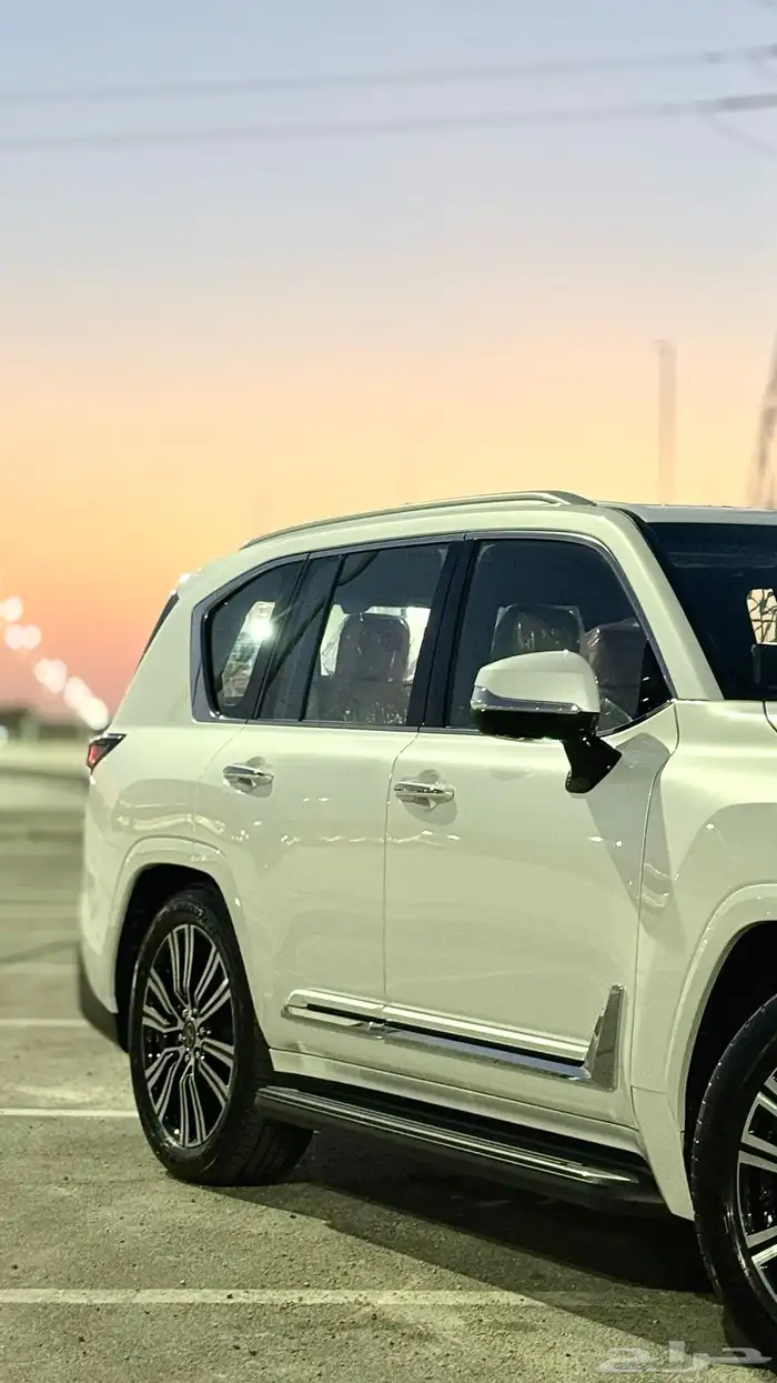 lx 600 جيب لكزس عبداللطيف جميل 1