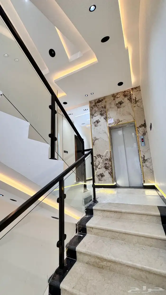 للبيع شقق علوي مع سطح حى الموسى 3