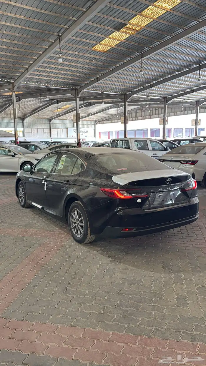 تويوتا كامري E ستاندر بنزين 2025 3