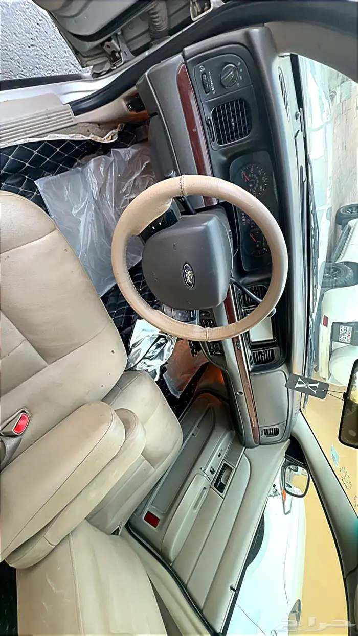 فورد فيكتوريا مالك اول موديل 2011 نص فل 24