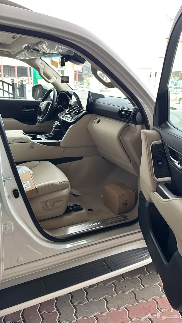 تويوتا لاندكروزر GXR4 بنزين 2026 8