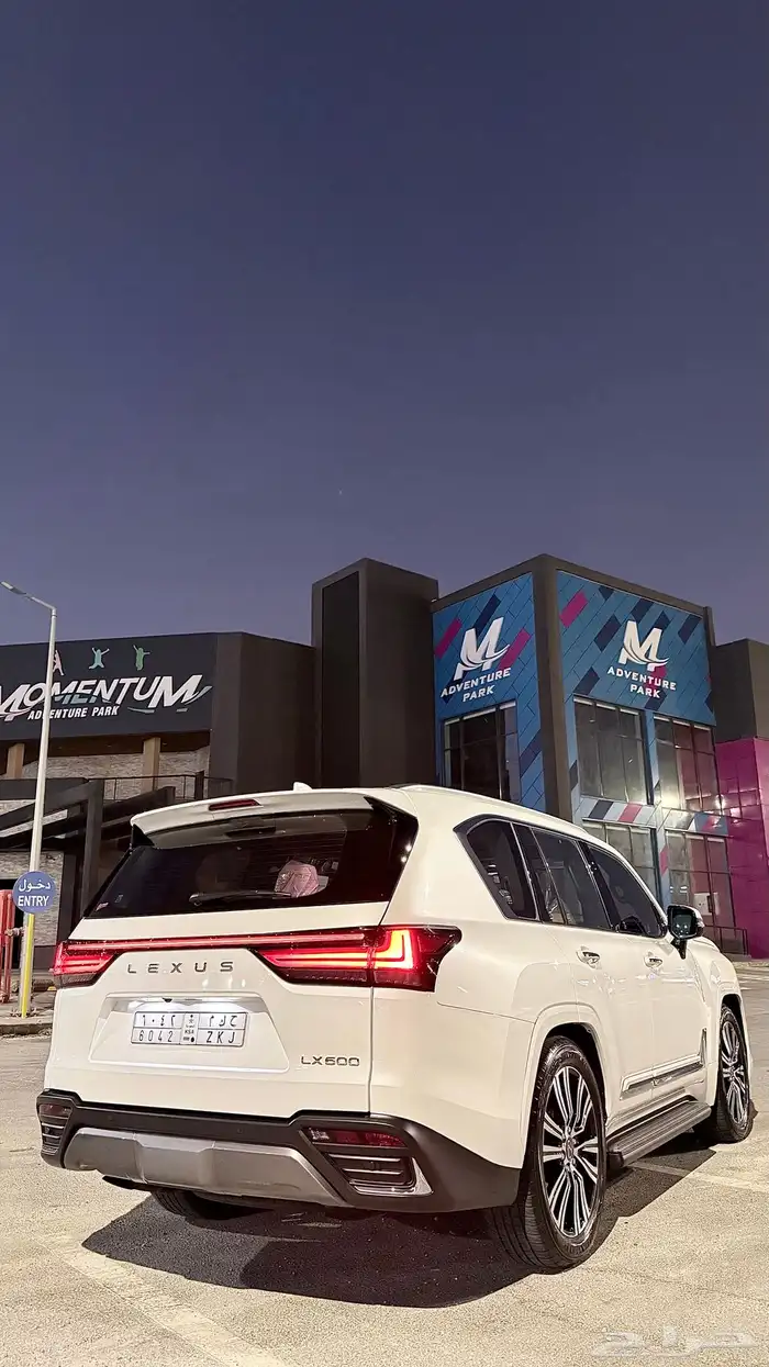 lx 600 جيب لكزس عبداللطيف جميل 27