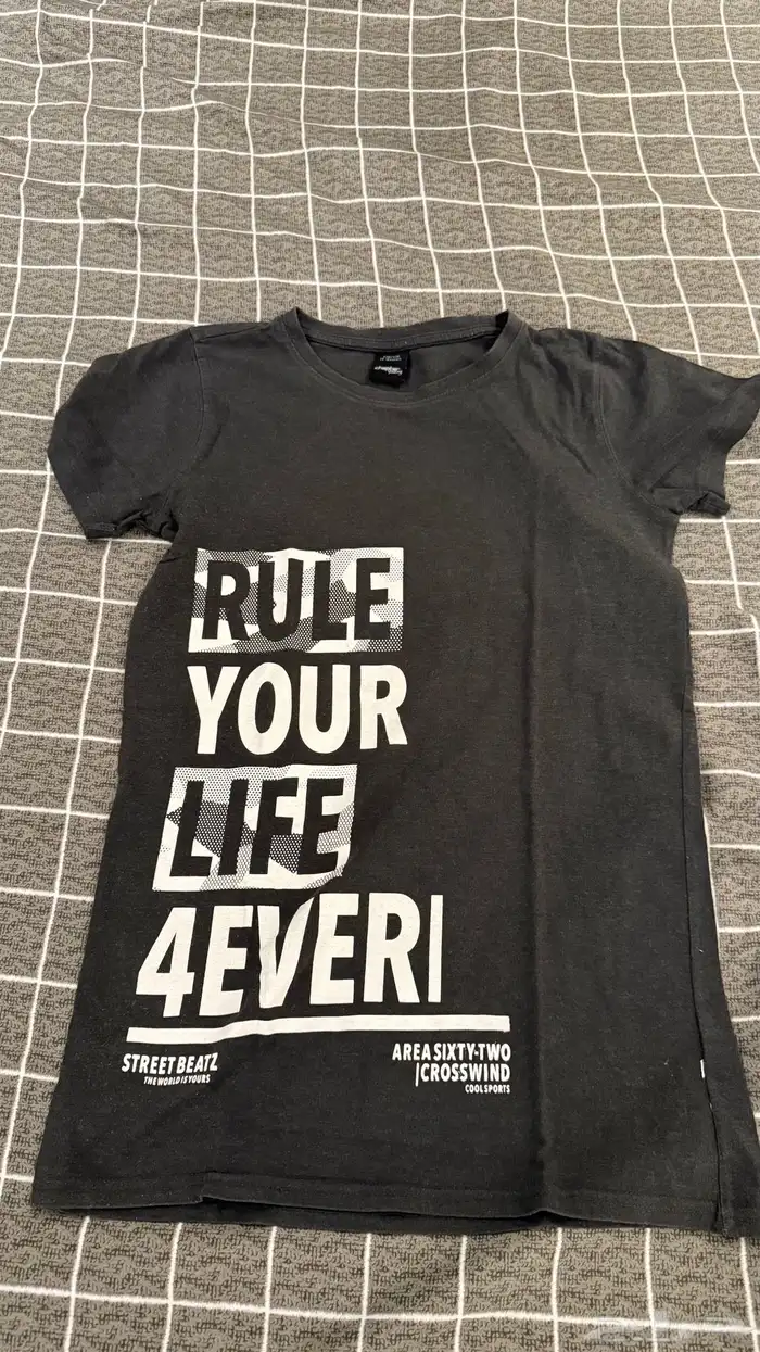 تيشيرت اسود مستعمل مقاس M 0