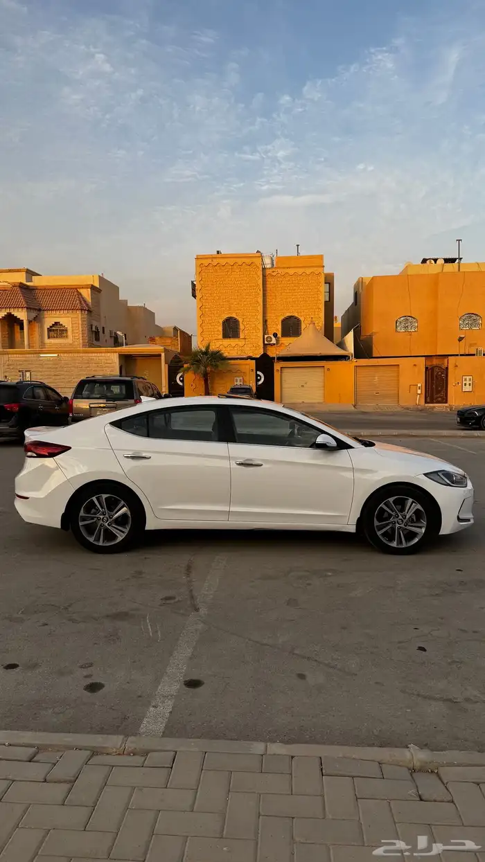 للبيع هواندي النترا 2017 فل كامل نظيفه جدا 9