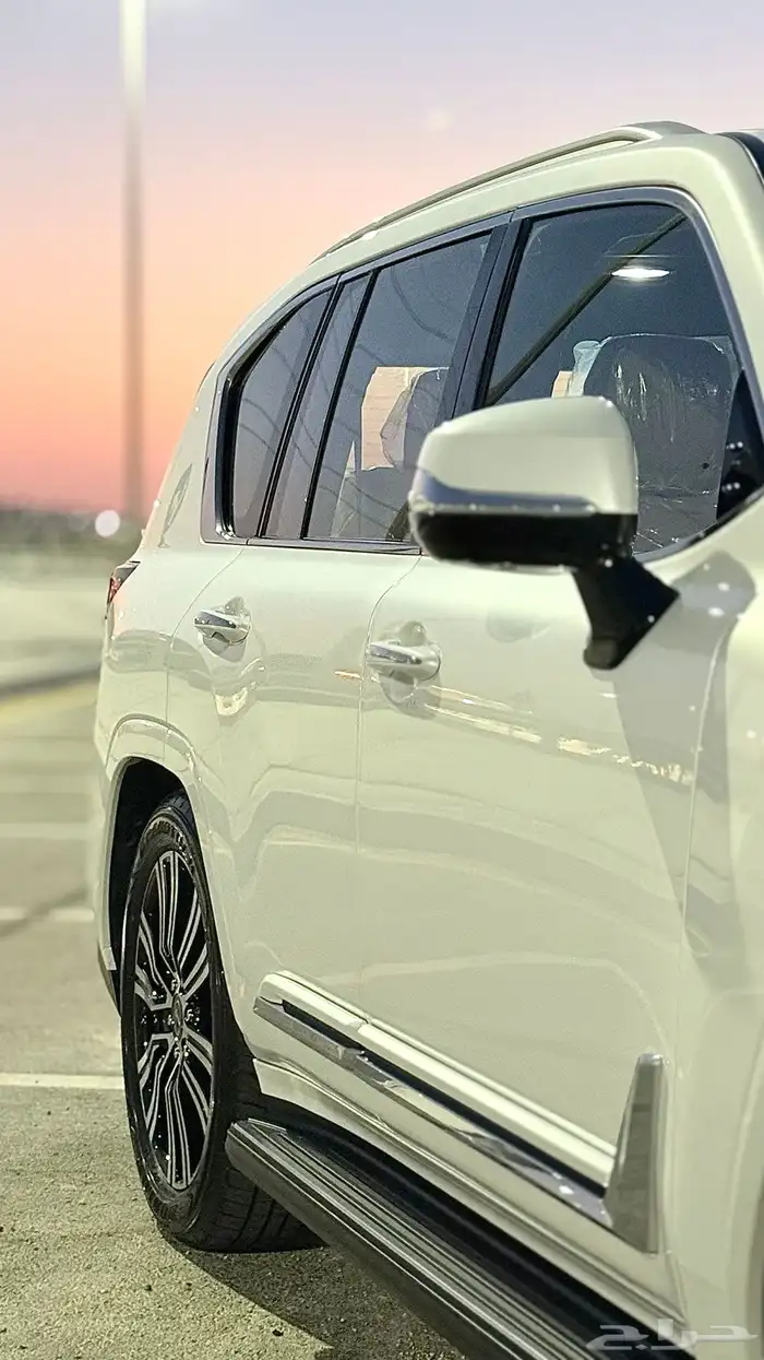 lx 600 جيب لكزس عبداللطيف جميل 4