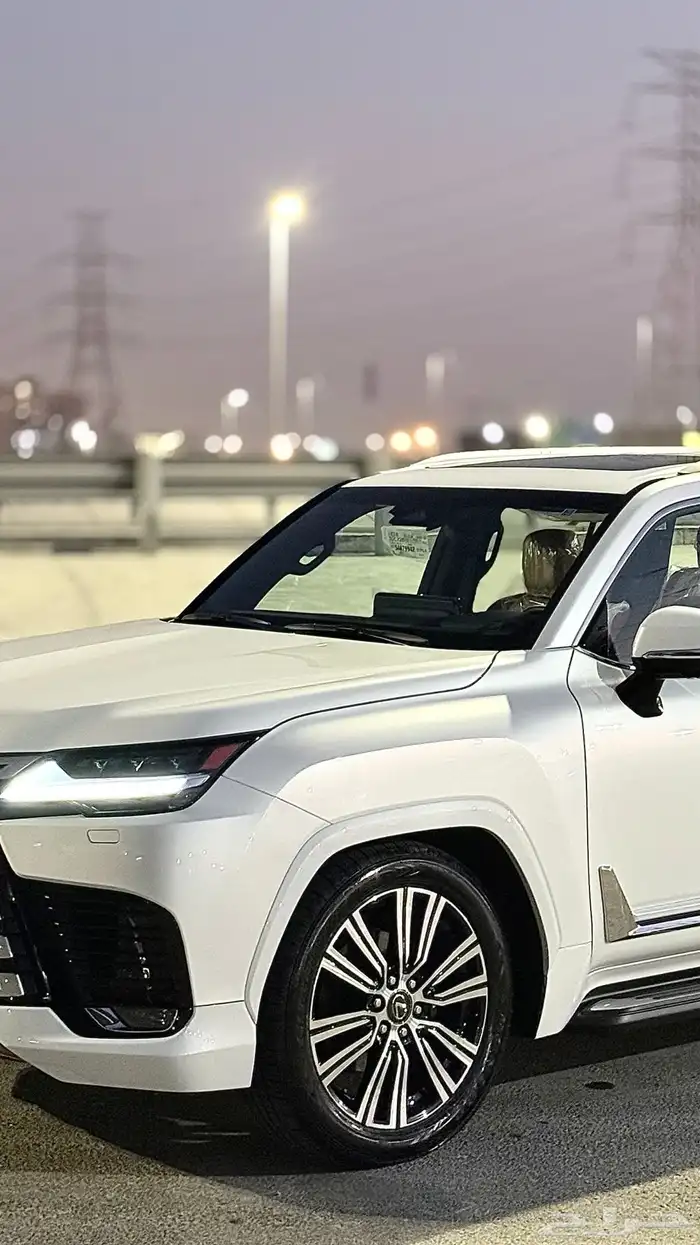lx 600 جيب لكزس عبداللطيف جميل 7