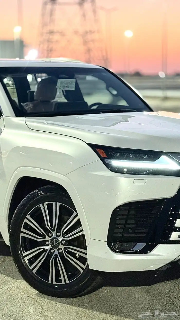lx 600 جيب لكزس عبداللطيف جميل 5