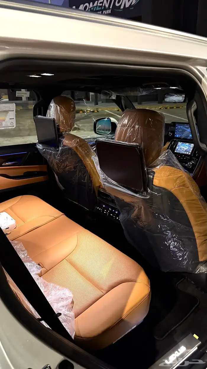 lx 600 جيب لكزس عبداللطيف جميل 23