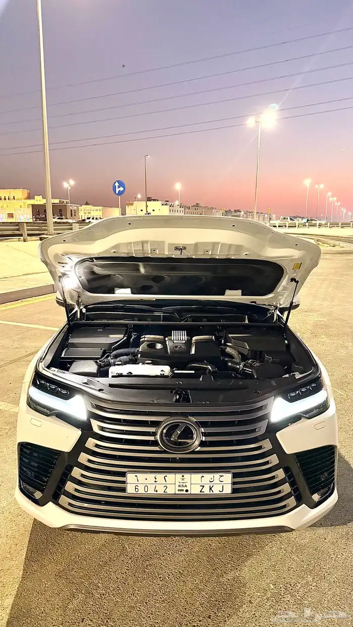 lx 600 جيب لكزس عبداللطيف جميل 30