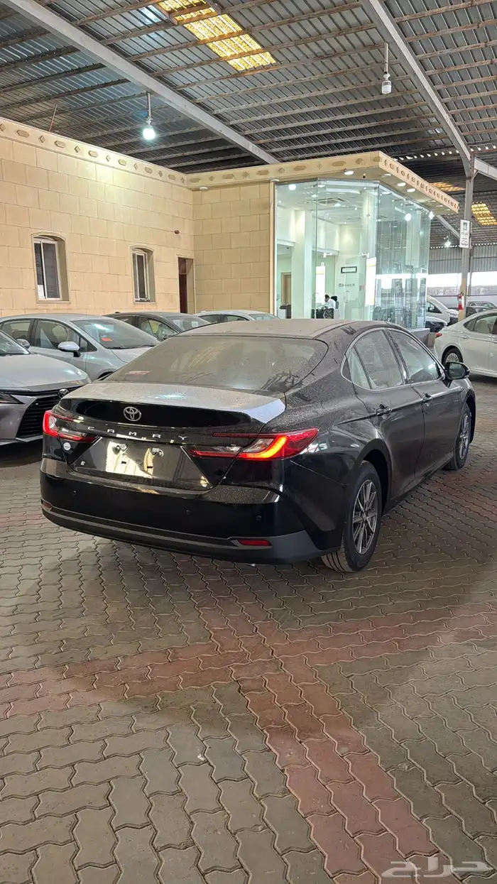 تويوتا كامري E ستاندر بنزين 2025 2