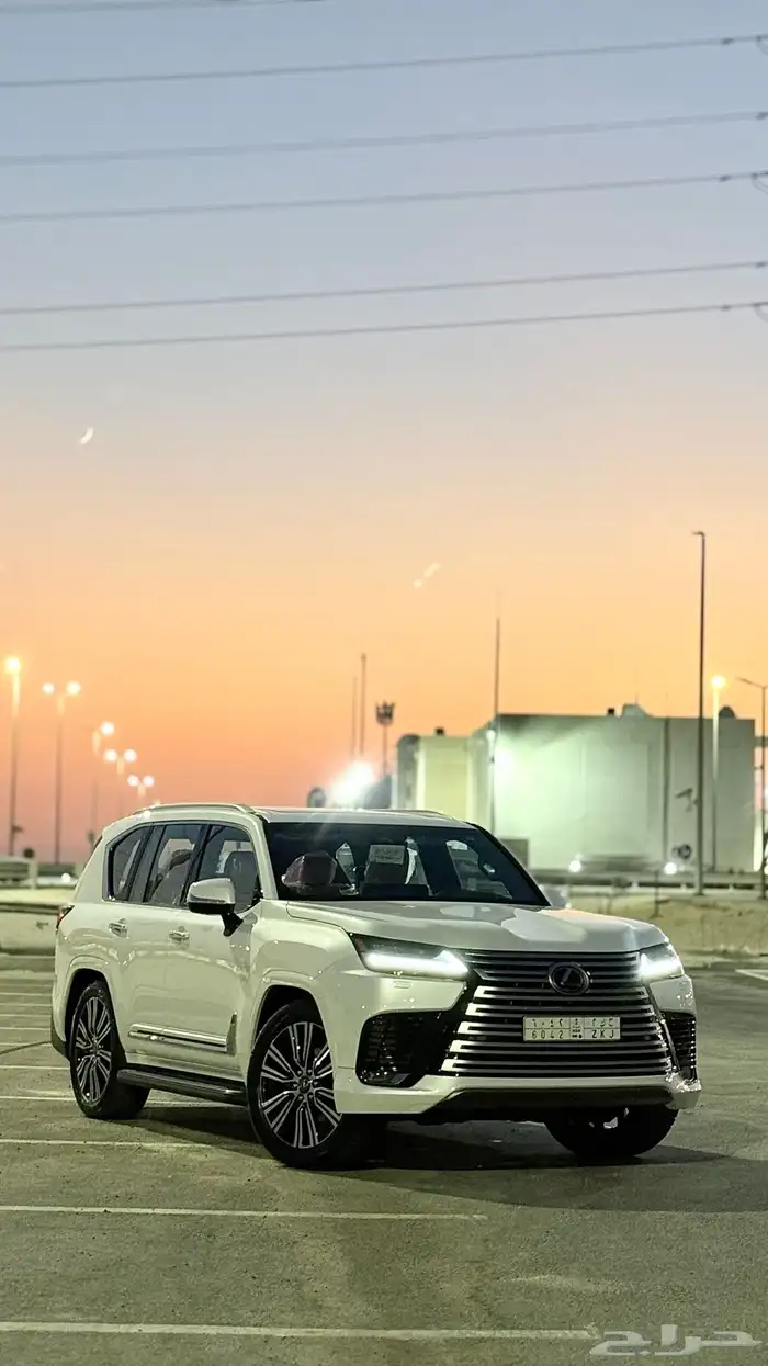 lx 600 جيب لكزس عبداللطيف جميل 2