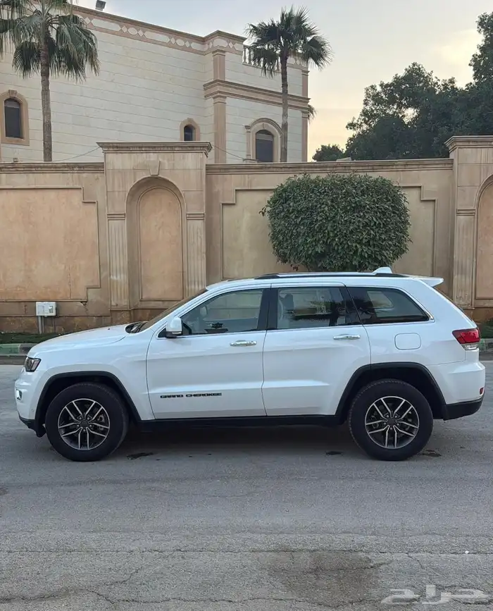 جراندشيروكي 8