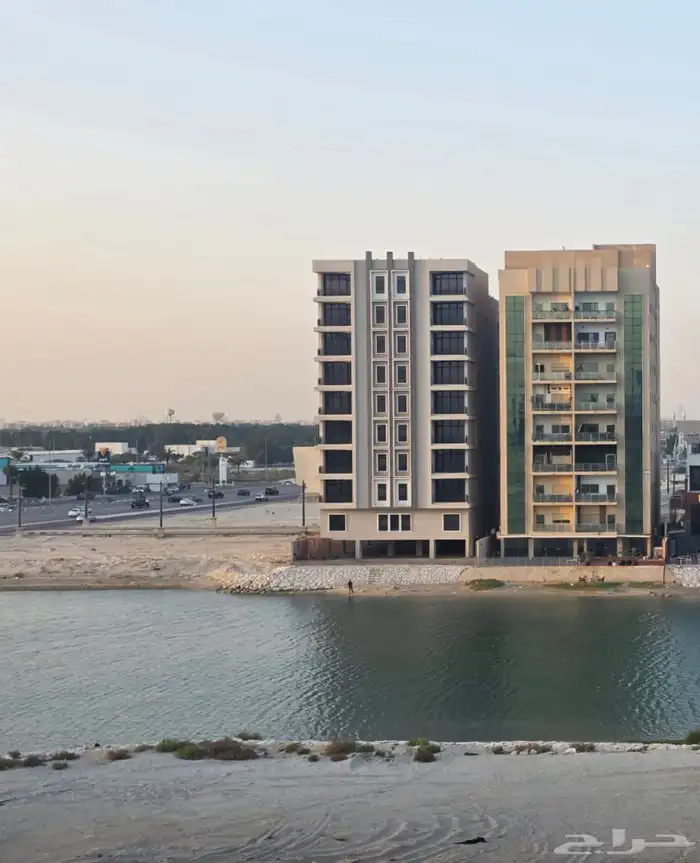 للبيع شقق مطلة على البحر في الخبر 0