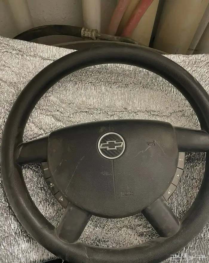 للبيع قطع غيار كابرس 2004 إلى 2006 SS وغيره 41