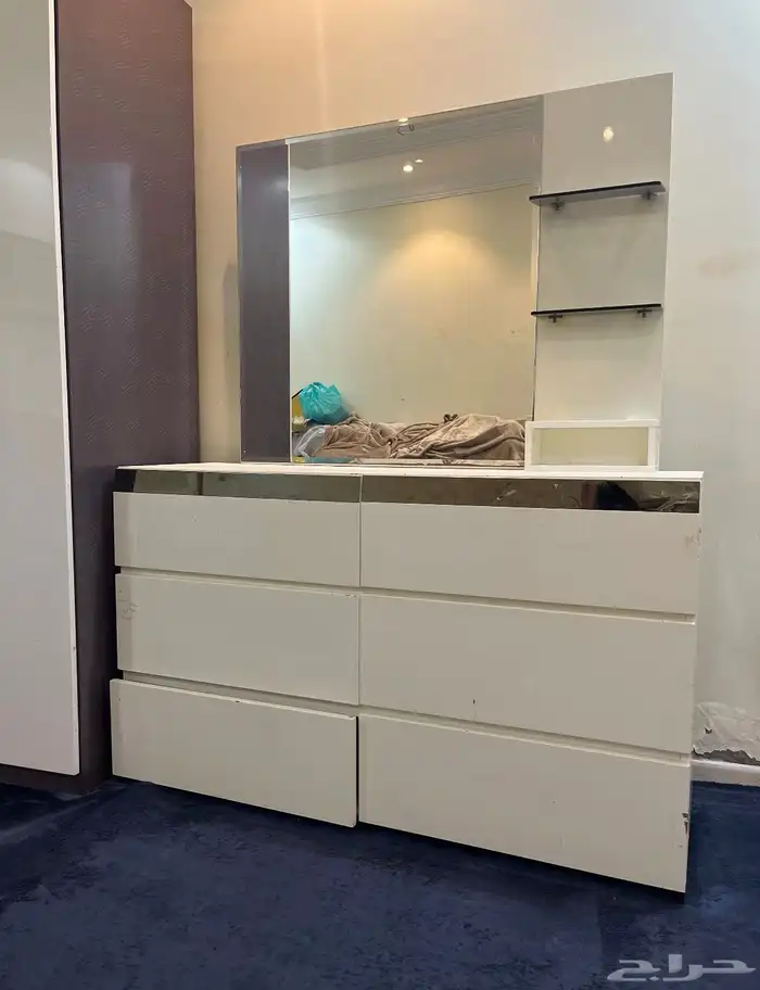 دولاب تسريحه حي الاجاويد للبيع فقط ب800 ريال 0