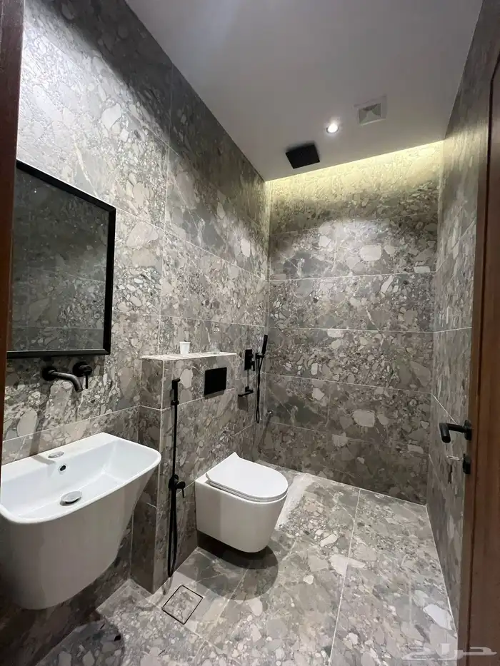 للبيع شقه ارضيه الاخضر 6غرف 7