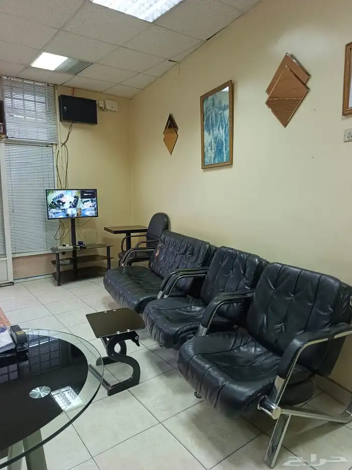 مكتب شبه جديد للبيع الطائف 1