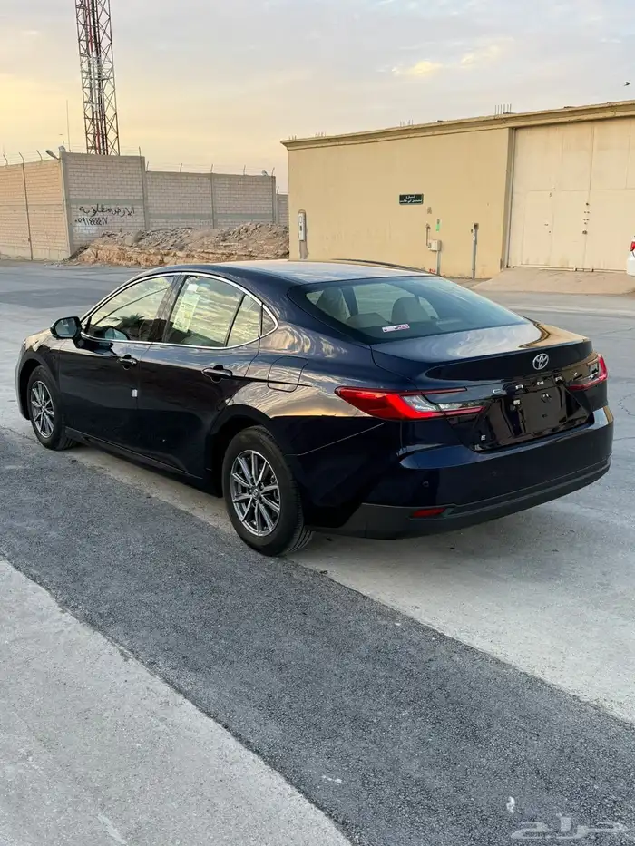 كامري 2025 e سعودي كحلي بنزين 3