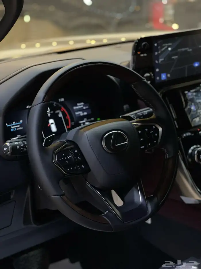 لكزس بي بي الساير اسود داخلي احمر 2025 10