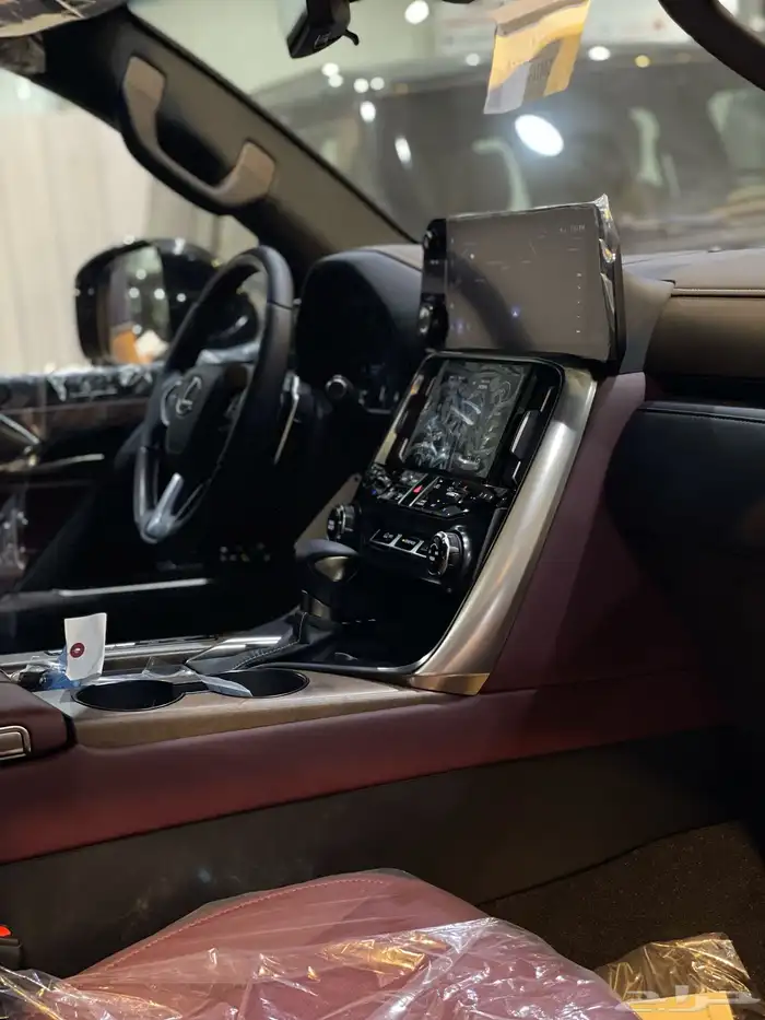 لكزس بي بي الساير اسود داخلي احمر 2025 12