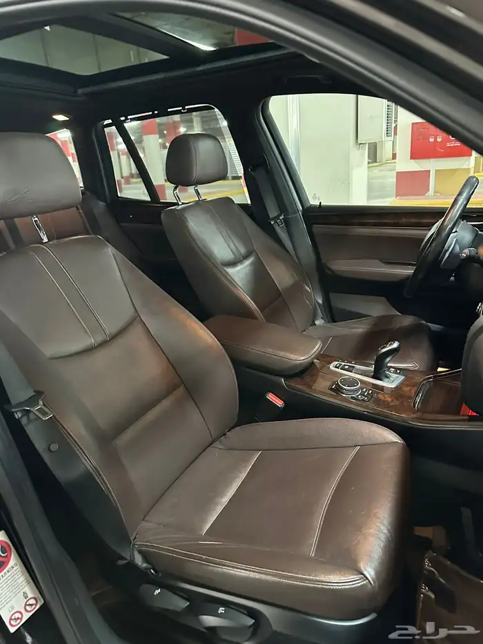 بي ام دبليو X3موديل 2015 بحالة الوكالة نظيف 27